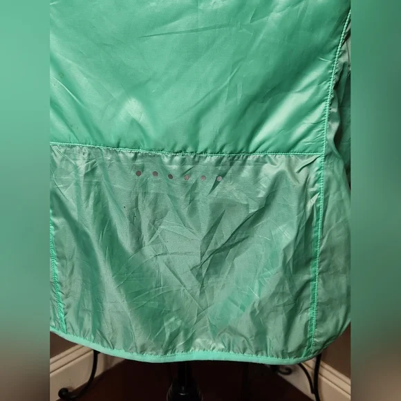 Nike Lightweight Mint Green Running Vest. Size XL - Picture 3 of 8